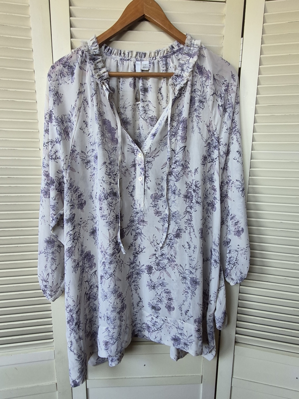 LC Lauren Conrad Lavender Floral Blouse Size Medium